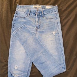 Light blue jeans (high waisted)